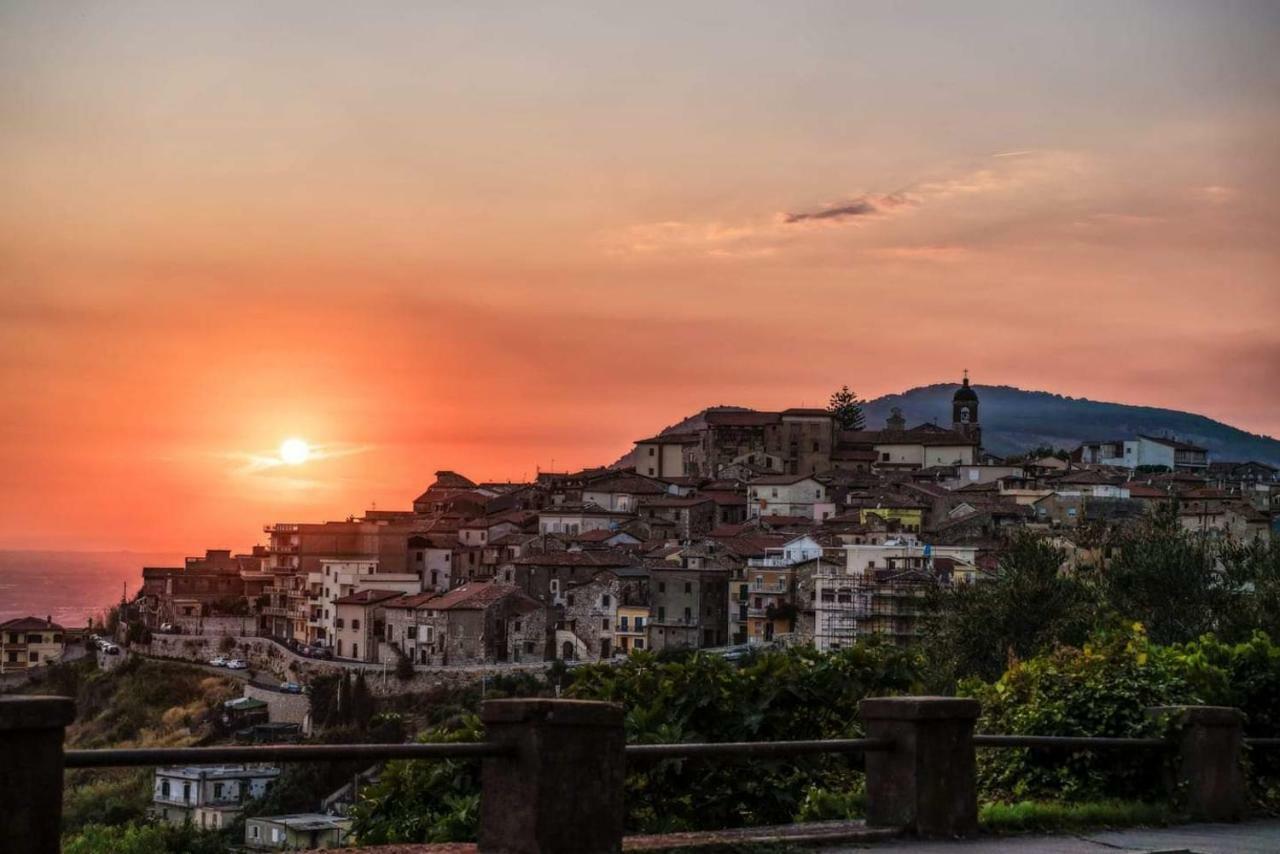 Casa Papona Apartment Sezze ภายนอก รูปภาพ